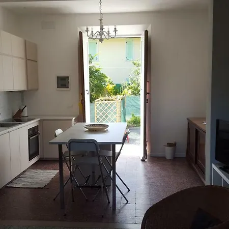 Villino Piera, 250 M Dal Mare Tatil Evi Marina di Pietrasanta
