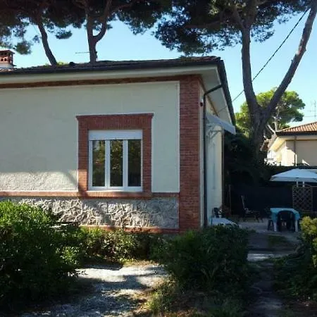 בית נופש Villino Piera, 250 M Dal Mare