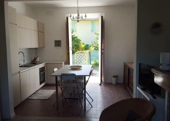 Villino Piera, 250 M Dal Mare בית נופש מרינה די פיאטרסנטה