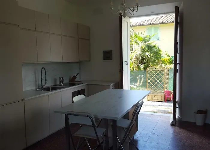 בית נופש Villino Piera, 250 M Dal Mare